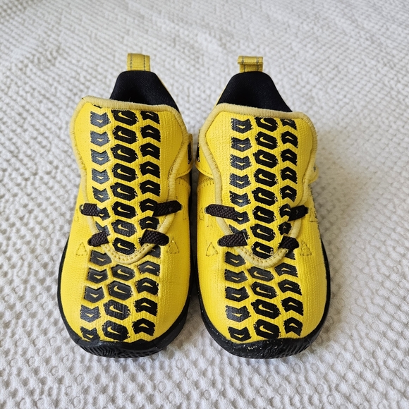 Nike LeBron 17 AutoVelcro 'Chrome Yellow'. Toddler. Size 7C - Picture 2 of 7